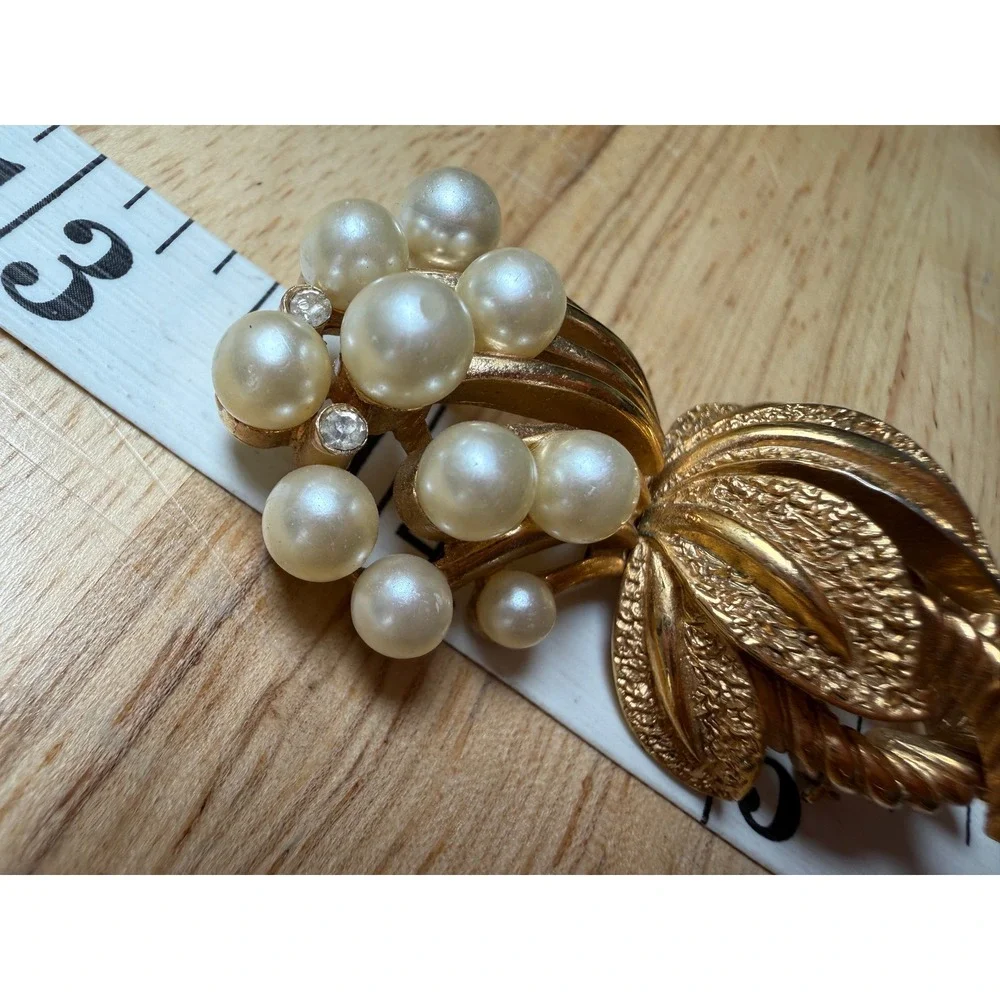 Crown Trifari Gold Tone Faux Pearl Rhinestone Brooch Vintage Floral Pin